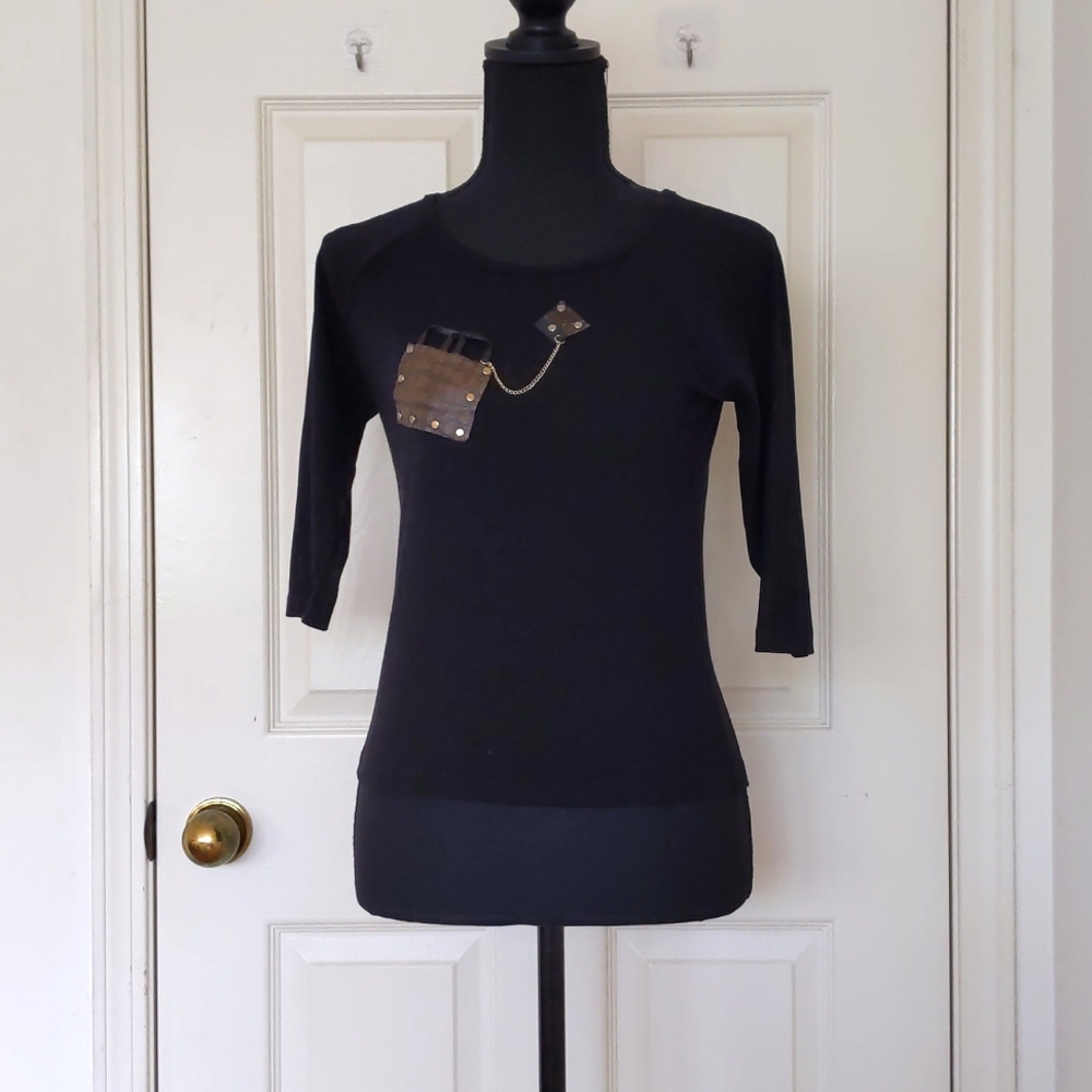 NWOT. Xi Stretch Cropped Tee with 3/4 Sleeve and front decor.